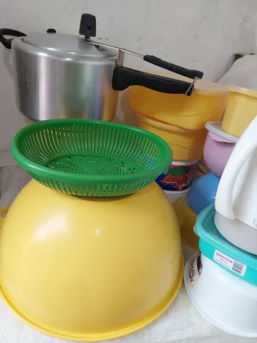 Vendo estas vasilhas. Por 155 reais.