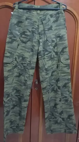 Calça sarja feminina camuflada.