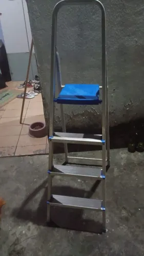 Escada de Alumínio com Plataforma