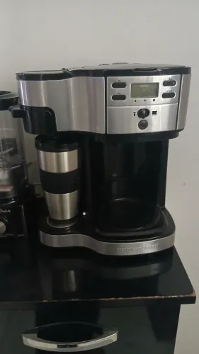 Cafeteira Hamilton Beach com Copo Térmico