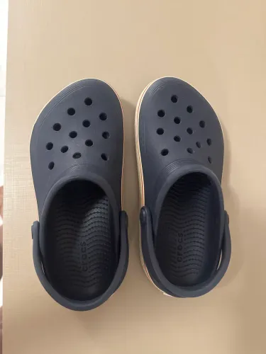 Crocs infantil azul marinho tamanho 33