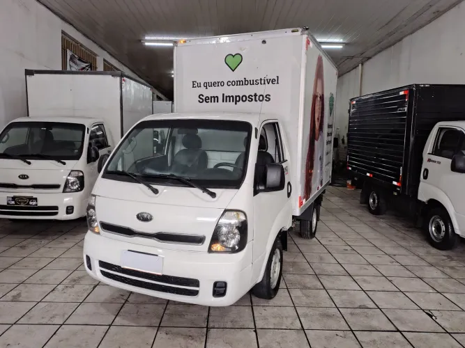 Kia bongo baú diesel 4x2 turbo diesel 
