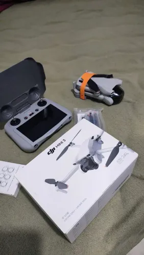 DJI mini 3 + bateria plus + controle com tela + acessórios