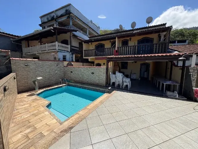 Alugo casa temporada de dois quartos com piscina em Praia Grande, Mangaratiba.