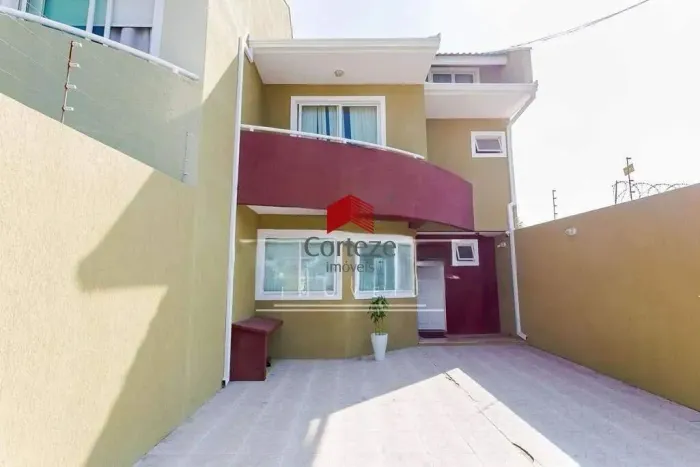 Sobrado com 170m² 3 quartos, à venda, no bairro Uberaba em Curitiba