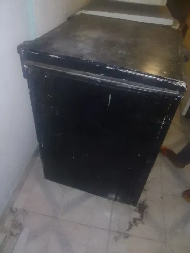 Vendendo uma freezer uma tampa toda boa 