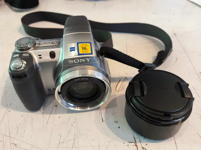 Câmera Digital Sony cyber shot 6.0 MP - Lente Carl Zeiss para colecionadores restauro 