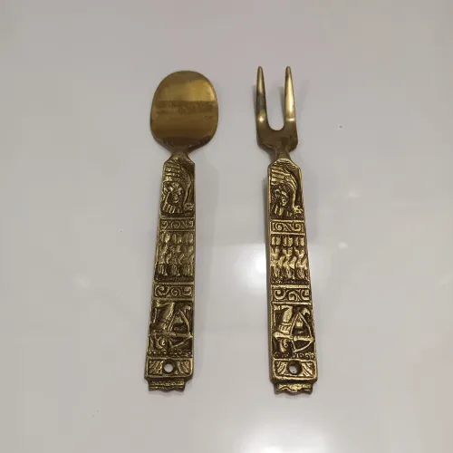 Garfo e colher decorativo em bronze