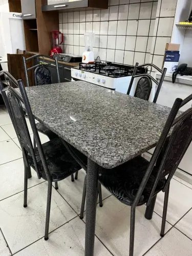 Conjunto de mesa tubos 4 cadeiras 