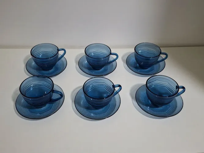 Conjunto de xícaras de vidro azul vintage