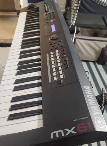 Teclado Yamaha MX 61 - V1