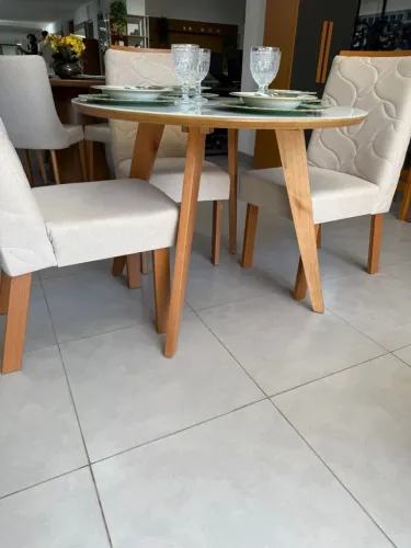 Mesa de Jantar Redonda 4 Lugares Pronta Entrega Conforto e Durabilidade 