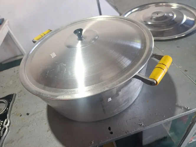 Panela Grande com Tampa - Ideal para Cozinha