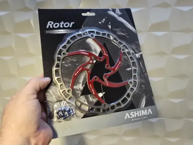 1 (UM) Rotor Ashima ARO-08-180-RD , bike MTB; 180mm para 6 parafusos (inclusos) - NOVO