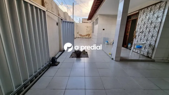 Venda de Casas / Padrão na cidade de Fortaleza