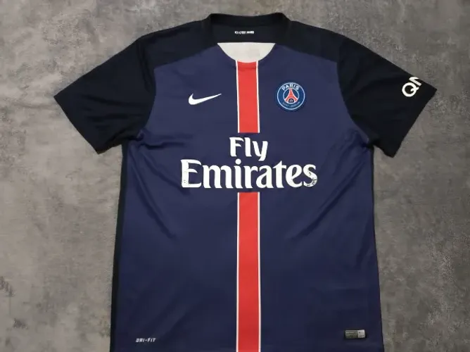 Camisa Oficial PSG (França) Nike 2015-2016, tamanho G (56x73cm). Excelente estado!