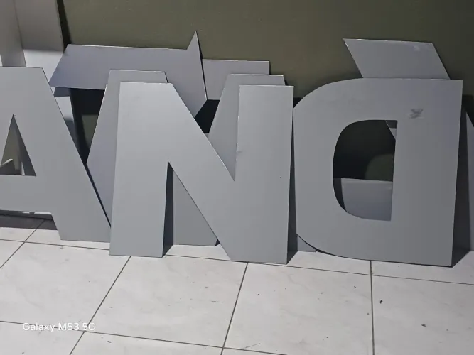 Letras caixa 3D e fachadas de acm