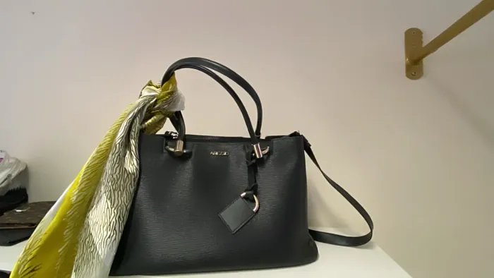 Bolsa Arezzo grande ótima 