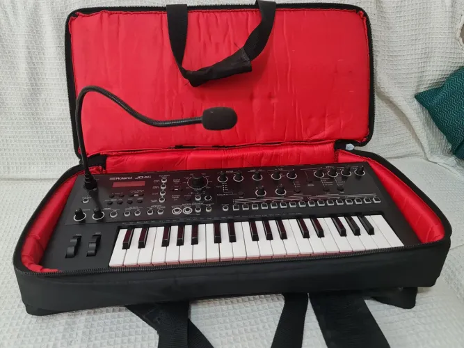 Roland Jdxi + bag