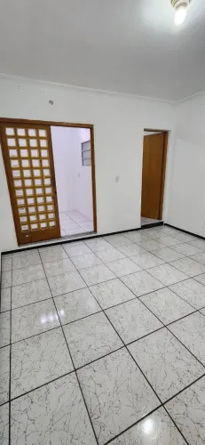 Salas e box comerciais de 15 a 70m2 com banheiro - Poá e Ferraz/SP