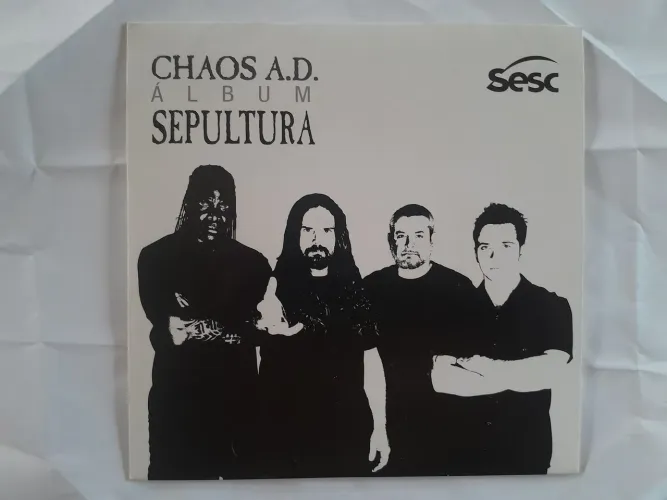 Flyer que simula um vinil compacto da banda Sepultura