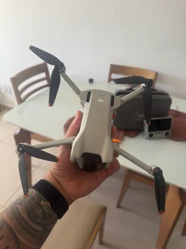 Drone dji 3 mini (controle com tela)