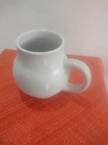 Caneca louça branca antiga