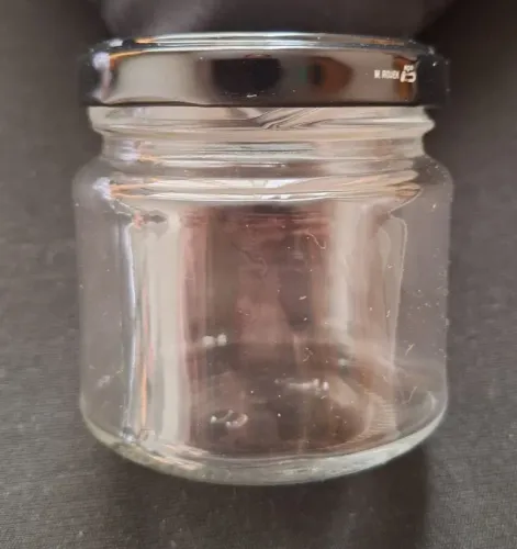 Pote de vidro com tampa metálica (preta) - 100 ml