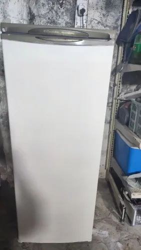 Freezer Electrolux vertical
