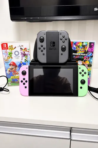 Nintendo Switch V1 Completo + 2 Jogos + 4 Controles