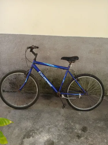 Vende-se uma bicicleta