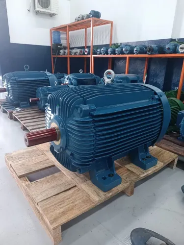 MOTOR WEG 150 HP 8 POLOS 220/380V