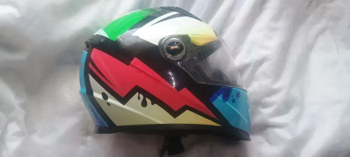 vende-se capacete ls2
