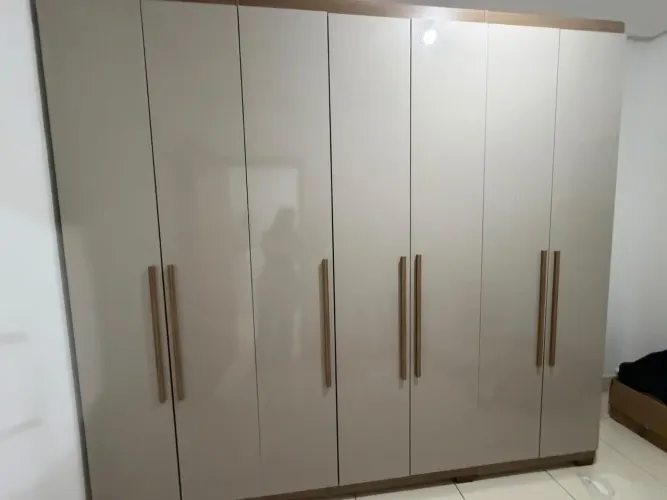 Vendo guarda roupas casal 7 portas 