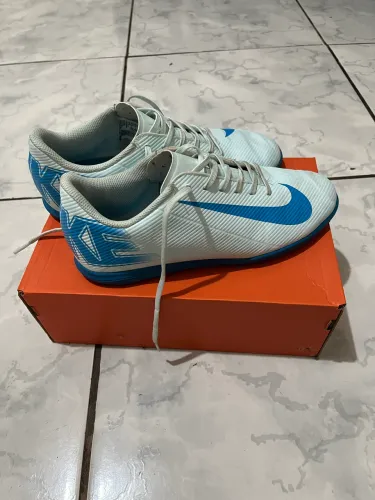 Chuteira mercurial vapor 16
