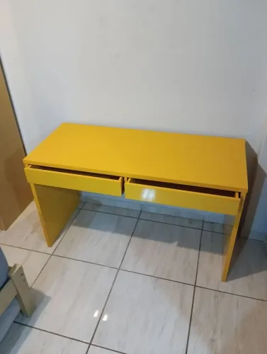 Mesa Escrivaninha Amarela - 2 gavetas - 126x53cm
