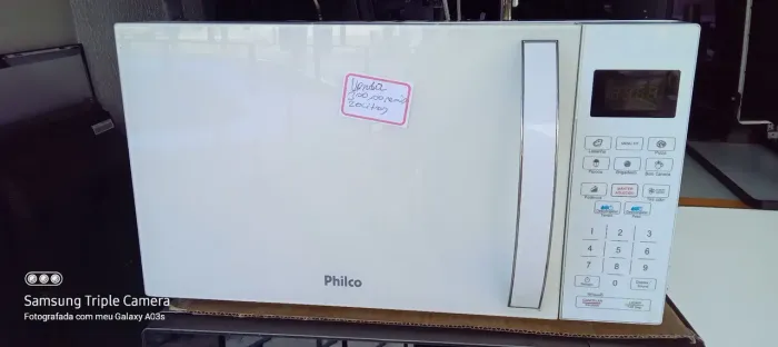 Vendo microondas Philco branco 20 litros perfeito!!! 