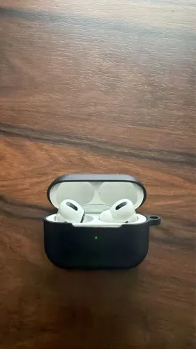 AirPod pro - Primeira geração (lado esquerdo chiando)