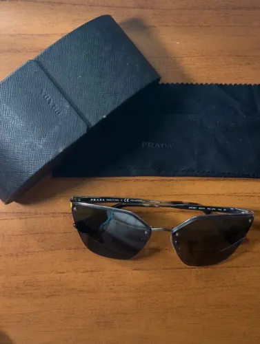 Oculos de sol Prada