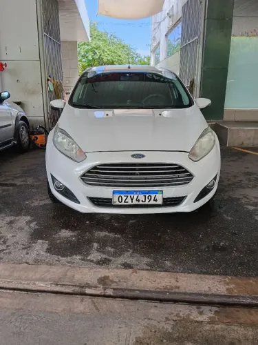 Ford Fiesta 1.6 16V Flex Aut. 5P 2015
