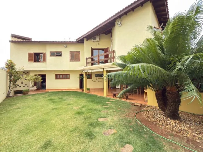 Casa à venda no Condomínio Residencial Maison Blanche em Valinhos, no bairro Ortizes.