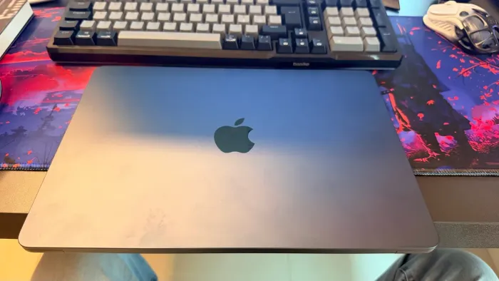 MacBook Air M2 2022 - 8GB RAM / 256GB SSD - Excelente estado
