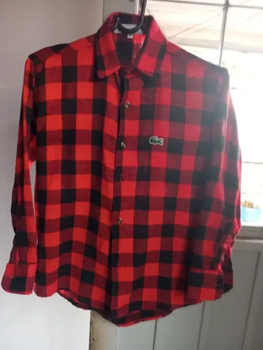 Vendo esta camisa tamanho 12