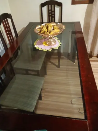 Mesa com tampo de vidro