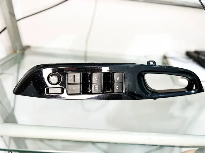 COMANDO VIDRO ELÉTRICO *ORIGINAL* DIANTEIRO ESQUERDO (MOTORISTA) YARIS SEDAN 2019 - 2023