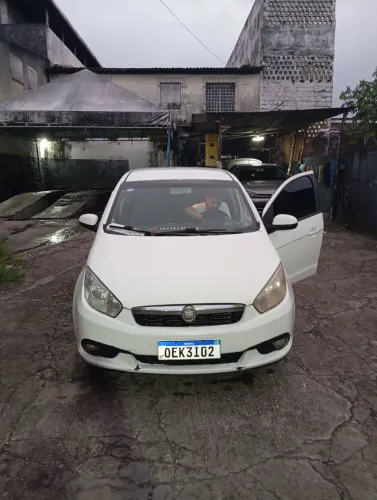 Fiat Grand Siena Tetrafuel 1.4 EVO F. Flex 8V 2013