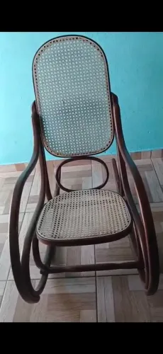 Cadeira de balanço de vime