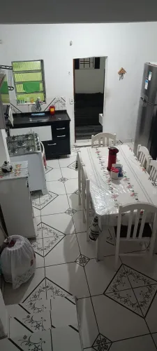Vende-se Casa: 3 Quartos + 2 Áreas Amplas - Rua 3 Fronteiras