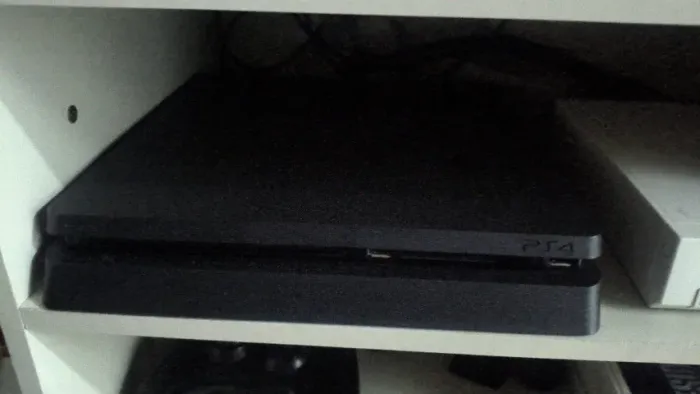 Playstation 4 Slim + 6 Controles + Cabos