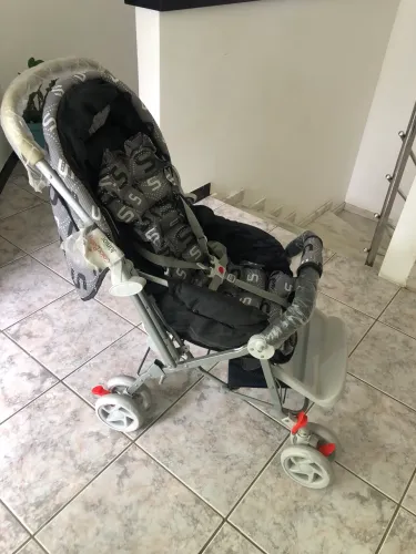 Vendo carrinho de bebê